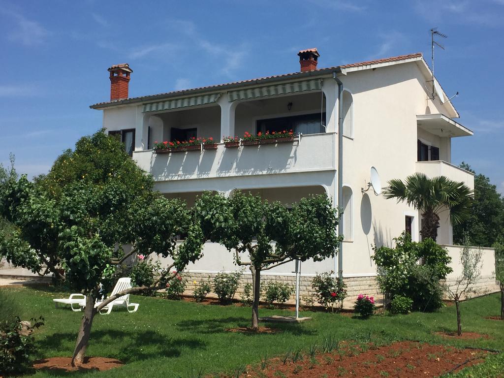 Apartment Vesna Veleniki Exterior photo