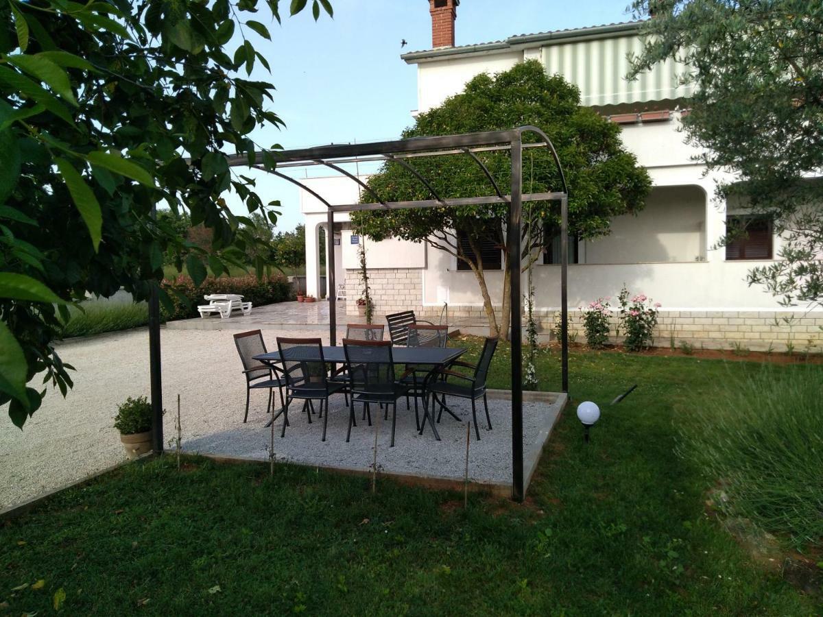 Apartment Vesna Veleniki Exterior photo