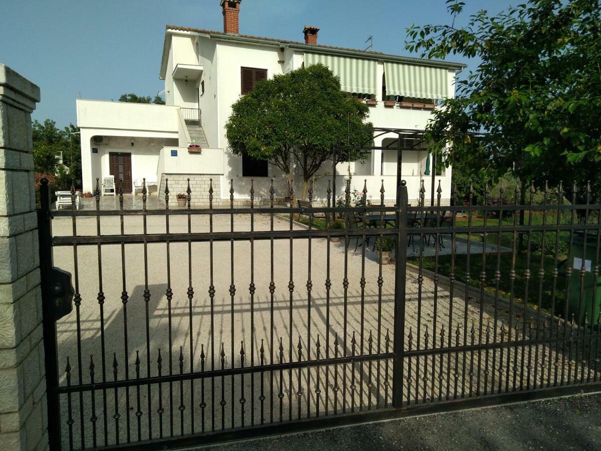Apartment Vesna Veleniki Exterior photo