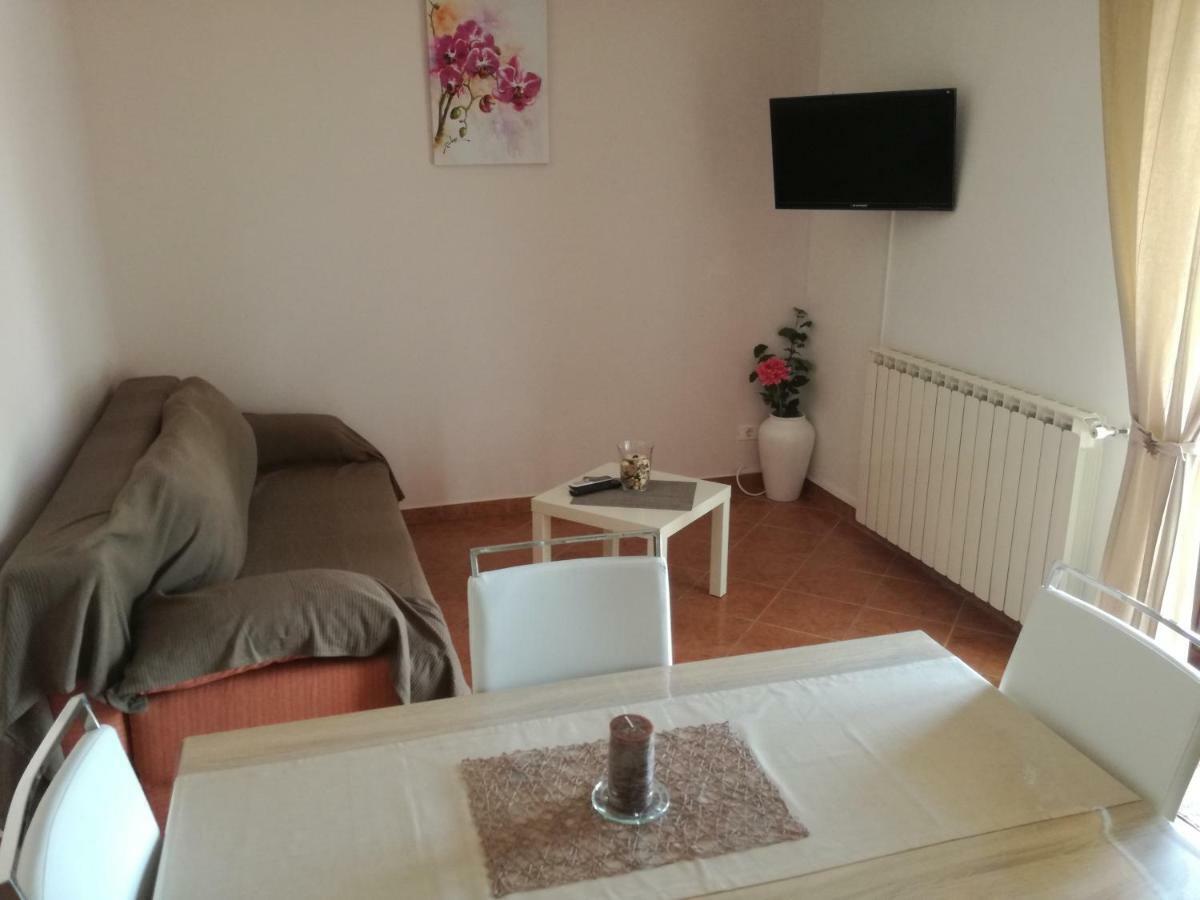 Apartment Vesna Veleniki Exterior photo